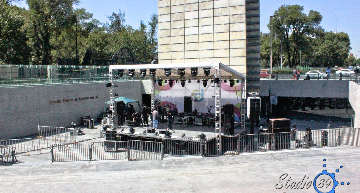 Escenario en la estela de luz con Studio 89 eventos