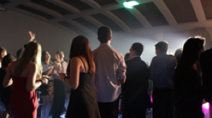 xv a&ntilde;os tipo antro dj